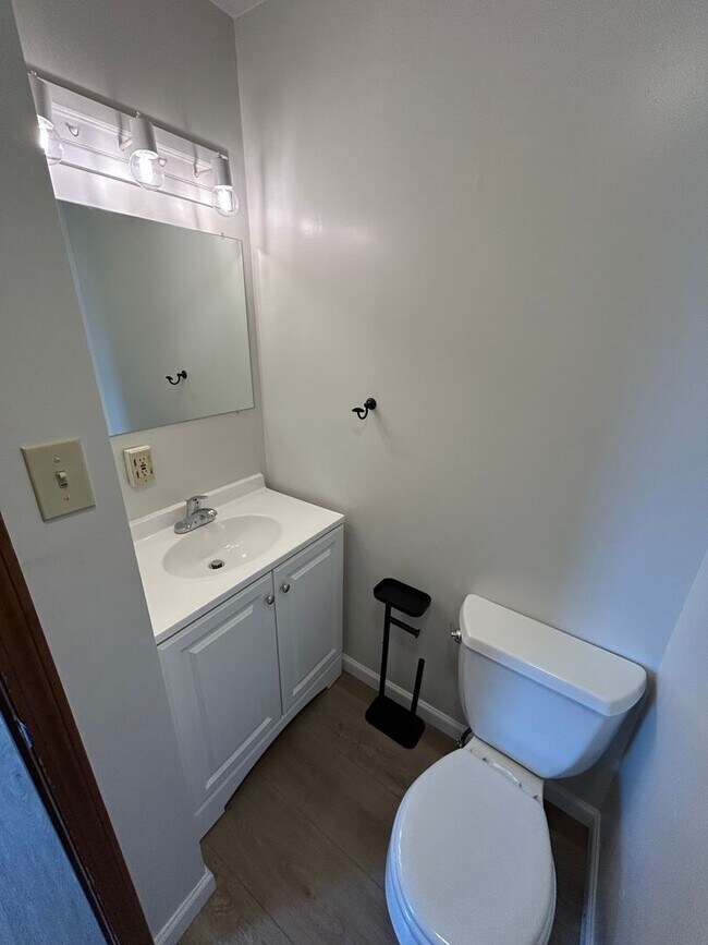 Building Photo - 1039-1039 S 12th St