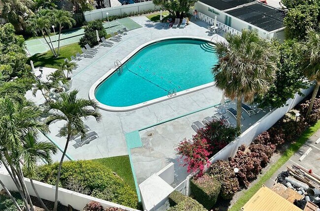Building Photo - 2840 N Ocean Blvd