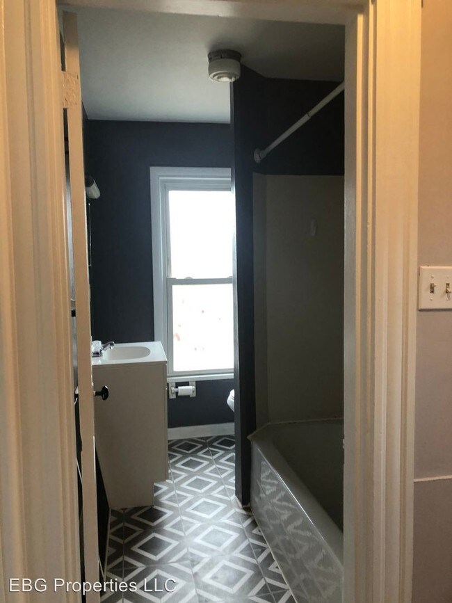 Building Photo - 3 br, 1 bath House - 615 3rd St.