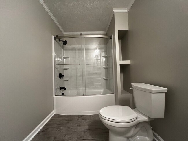 Building Photo - 5853 Century Oaks Dr