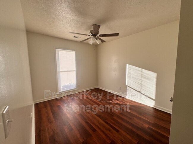 Building Photo - 5272 Spinnaker Ct