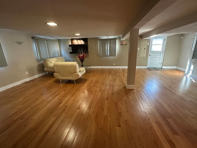 Building Photo - 3929 Jarvis Ave