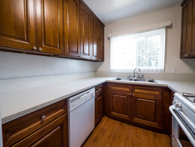 Interior Photo - 1936 Corning St