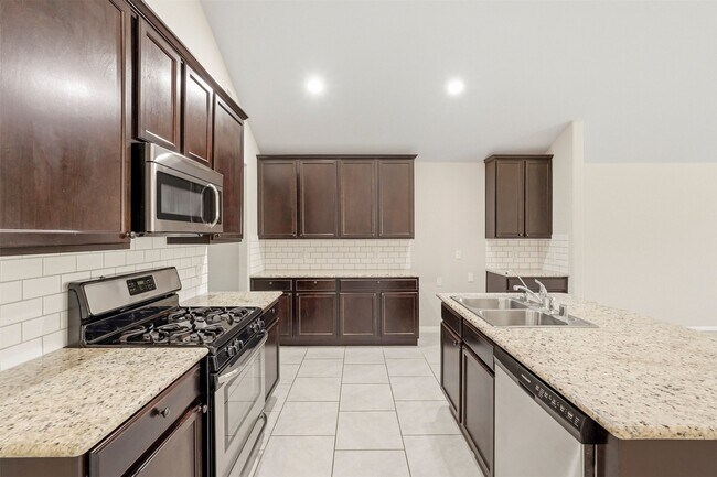 Building Photo - 2202 Tannin Trce