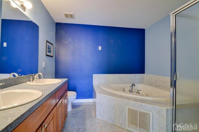 Building Photo - 334 Moonlight Dr