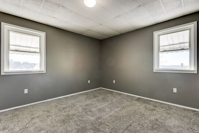 Building Photo - AVAILABLE NOW! 3 bed, 2 bath AMAZING House in Allentown!!!