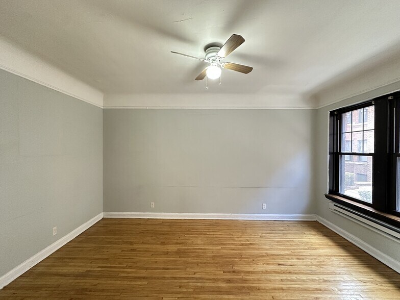 Building Photo - 4333 N Wolcott Ave