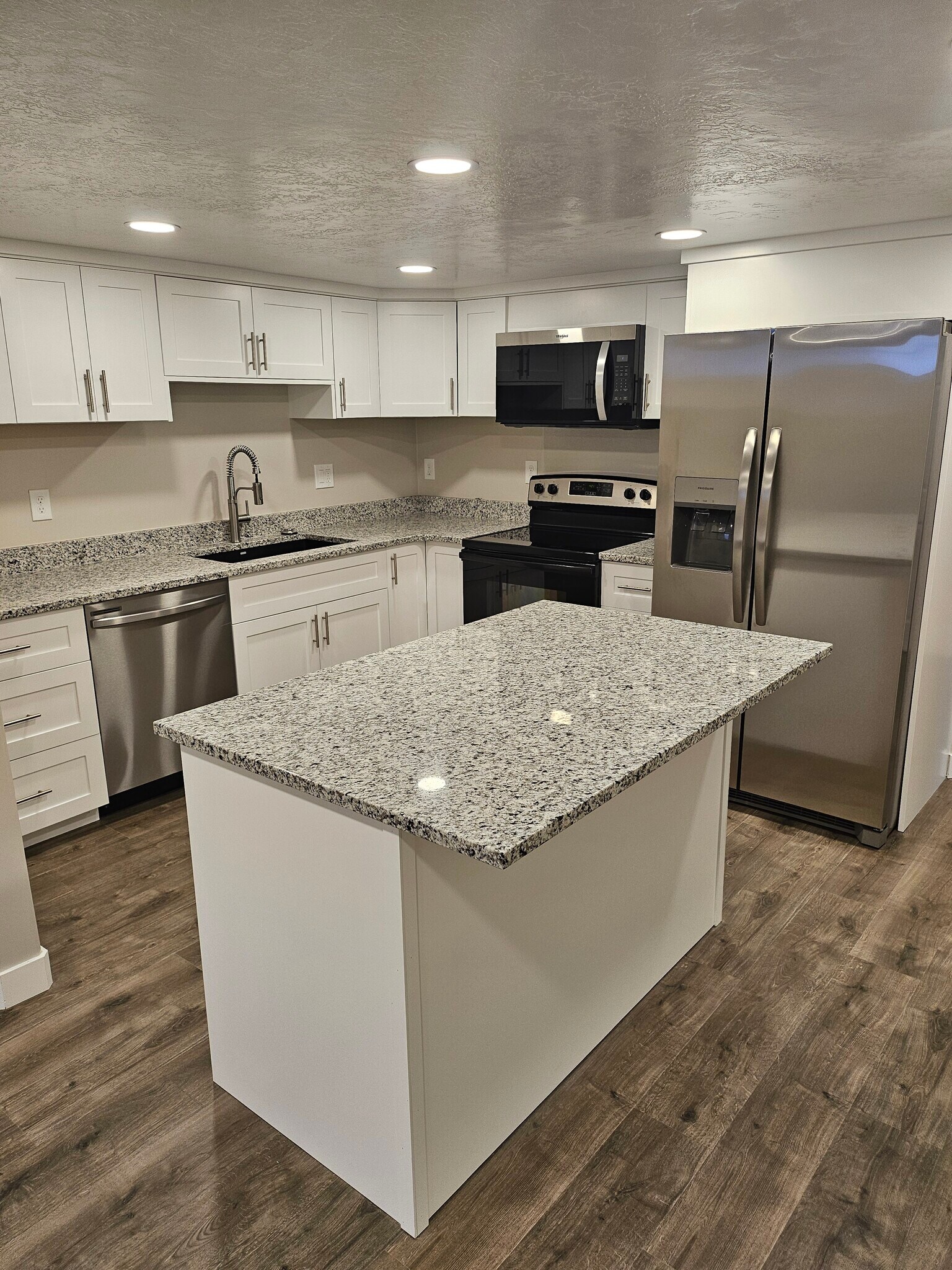 Building Photo - 3503 Quincy Ave