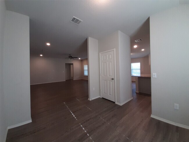 Building Photo - 221 Stalwart Hl Trl