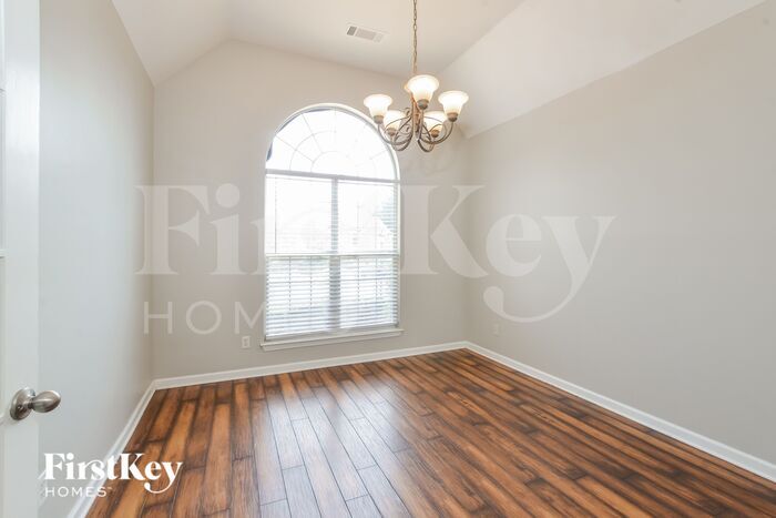 Building Photo - 995 Nesting Wood Cir W