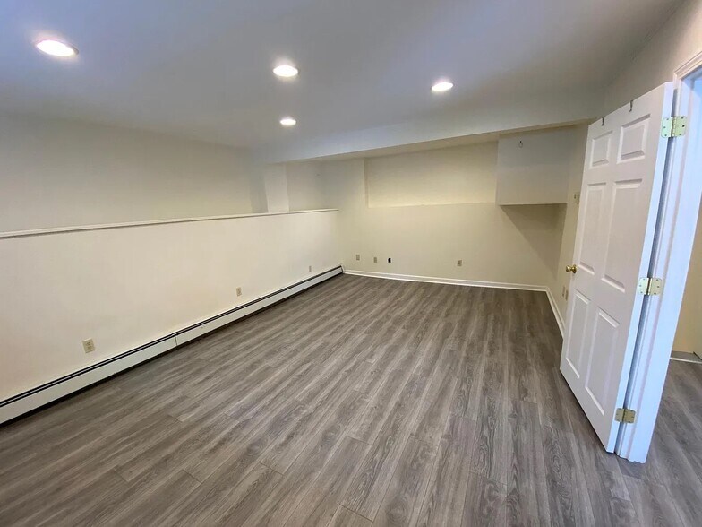 Building Photo - 247 South St