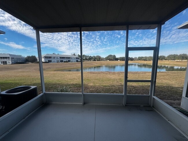 Building Photo - Beautiful 3BR/2.5BA Townhome with Water View in Fore Ranch