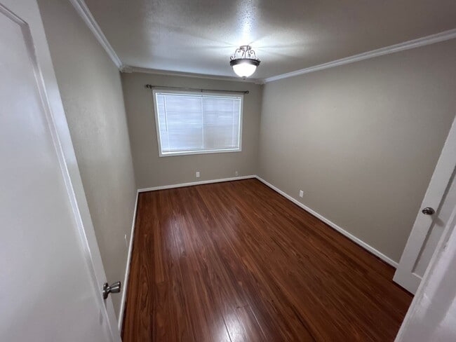 Building Photo - 2156