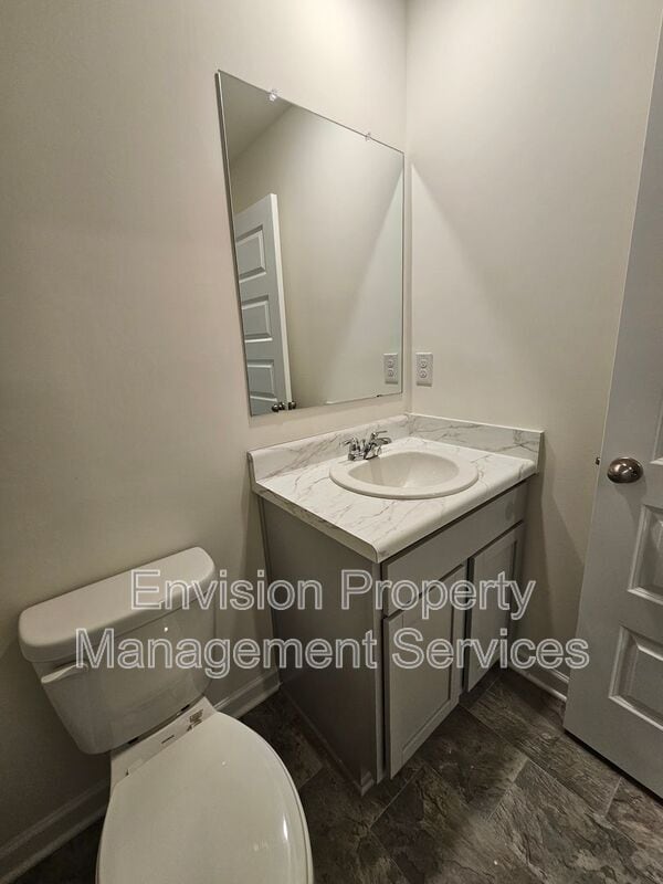 Building Photo - 611 Dairy Dr