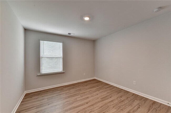 Building Photo - 175 Grey Falcon Ave