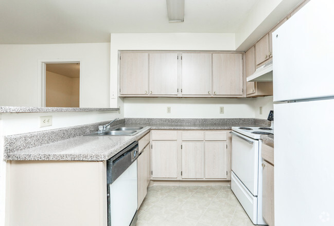 Kitchen - Mission Woods Apartments