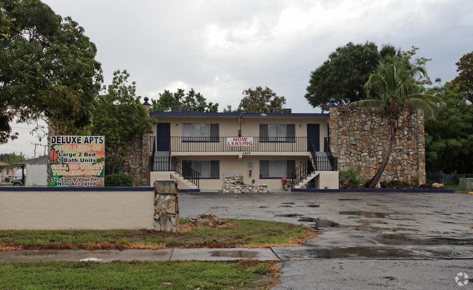 Building Photo - Lillie Steet Apartments