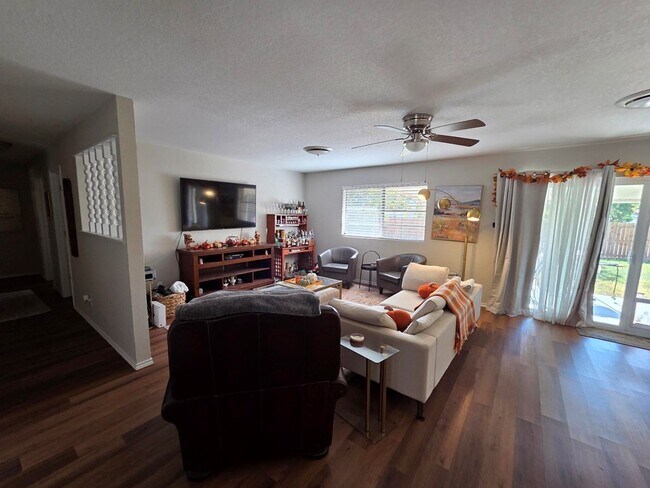 Building Photo - 120 Cynthia Dr