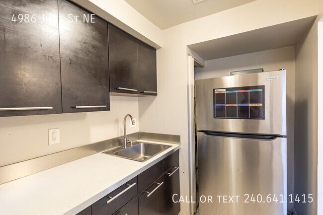 Building Photo - 4986 Just St NE