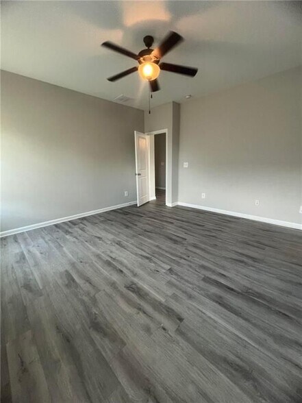 Building Photo - 1053 Sutherland Dr