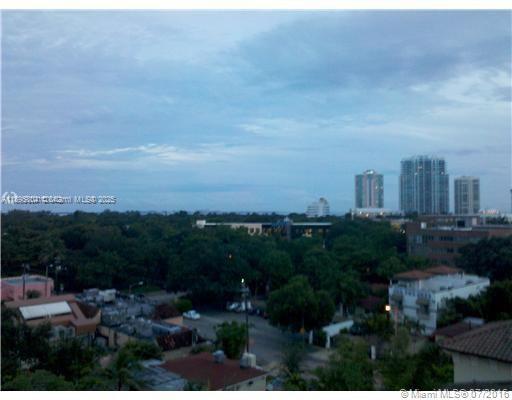 Building Photo - 2740 SW 28th Terrace