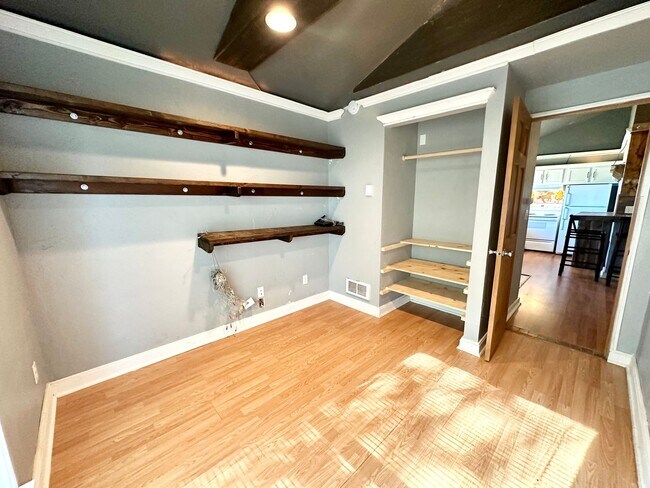 Building Photo - 802 Fields Rd