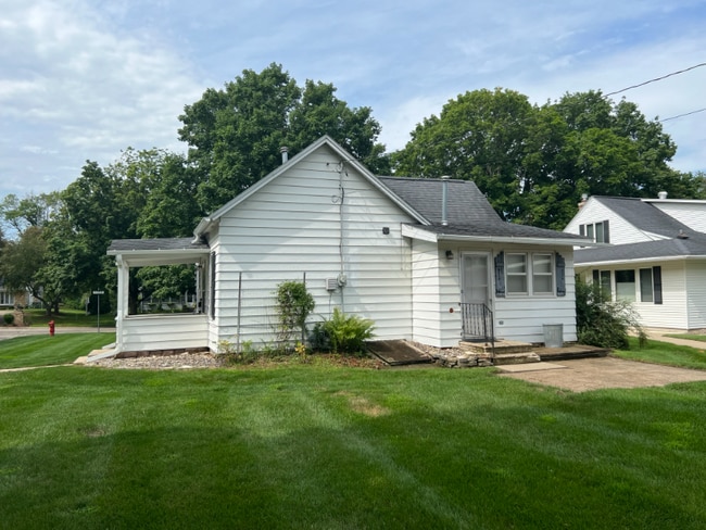 Building Photo - 221 4th St SW