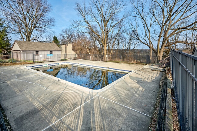 Building Photo - 1066 Florimond Dr