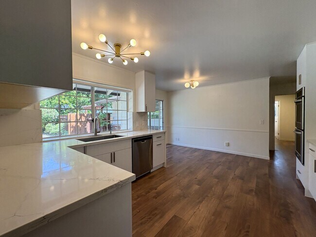 Building Photo - Stunning 4-Bedroom Home with Pool, Solar P...