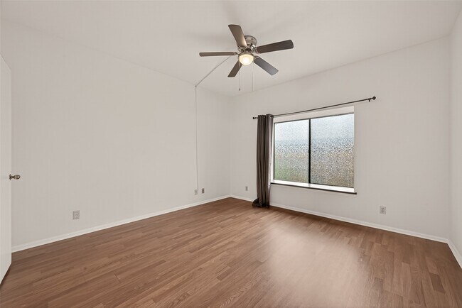 Building Photo - 2211 S Braeswood Blvd