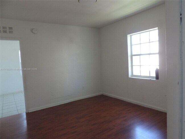 Building Photo - 3615 Thomas Ave