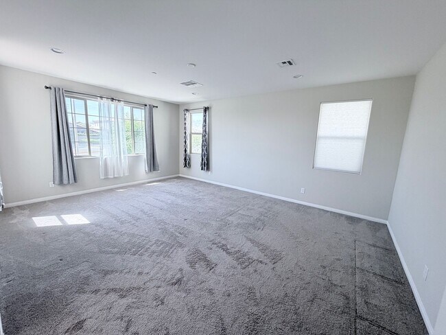 Building Photo - Unique Floorplan in Skye Canyon!