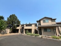 Building Photo - 2 Bed/1 Bath Apartment in NE Bend - Wichita Way