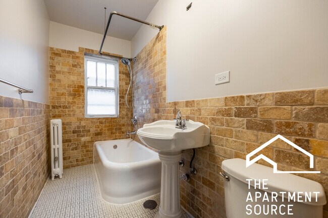 Building Photo - 3126.5 North Spaulding Ave. Unit 1E
