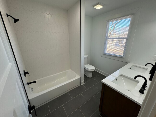 Building Photo - 2 Bedroom - Weiland Park