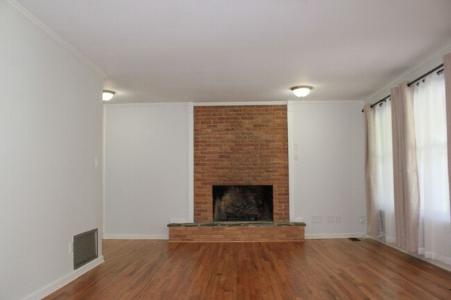 Building Photo - 3 Bedroom 2 bath W/ Bonus In Hammond Hills