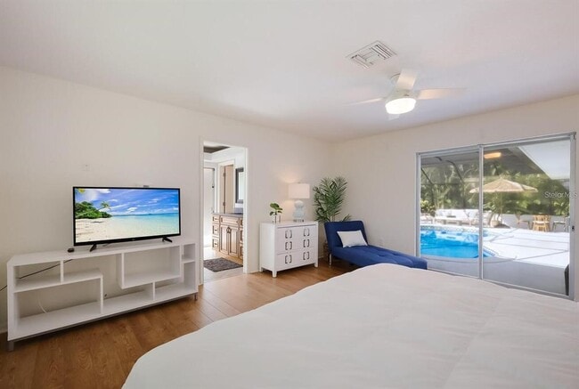 Building Photo - 567 Bird Key Dr