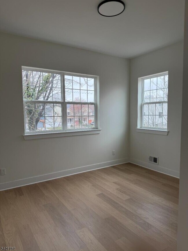 Building Photo - 12 Nelson Pl