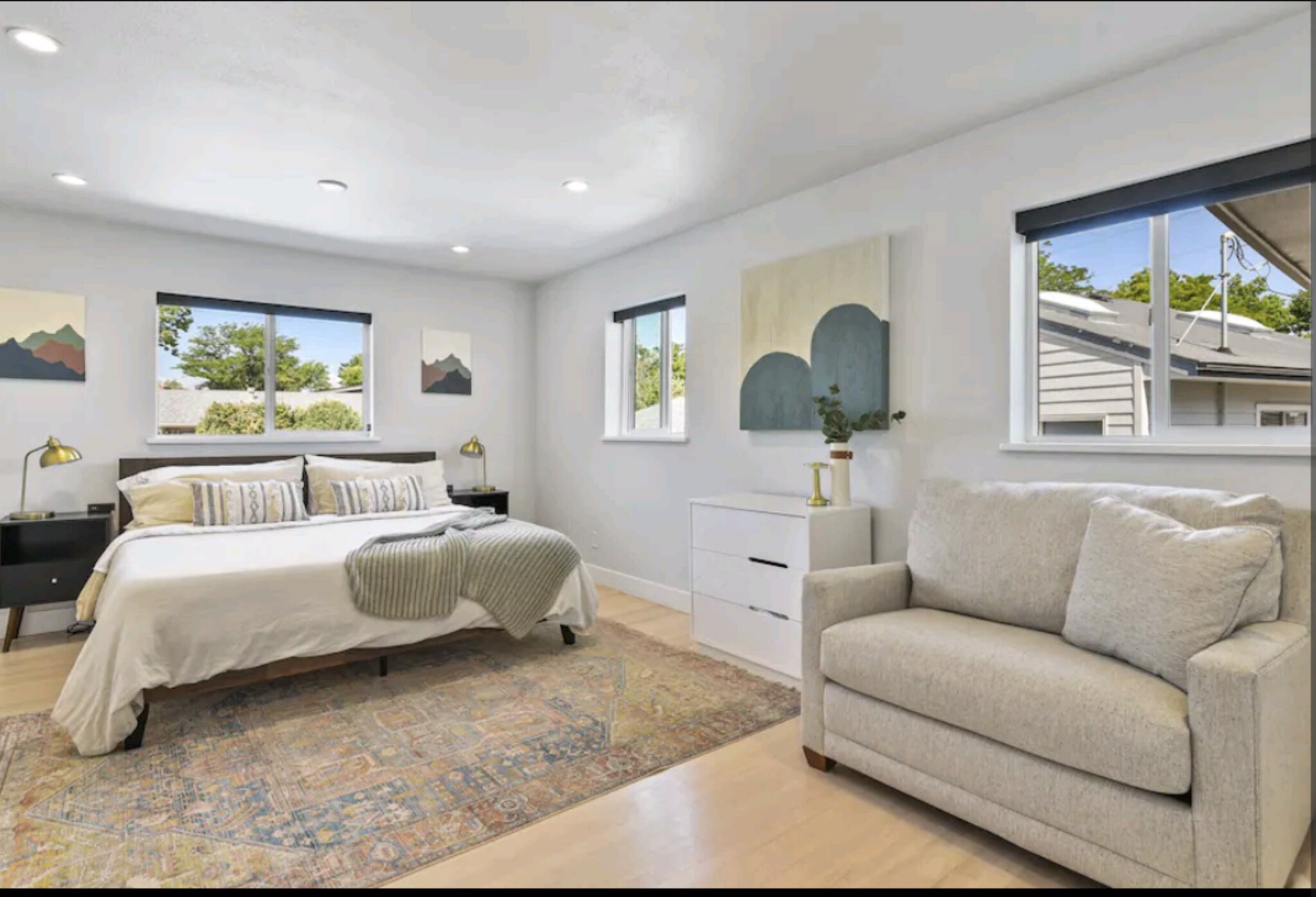 Master bedroom - 5245 E Iliff Ave