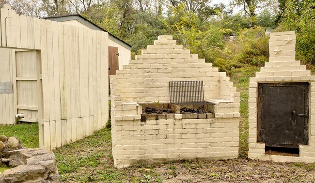 Building Photo - 65 Nason St