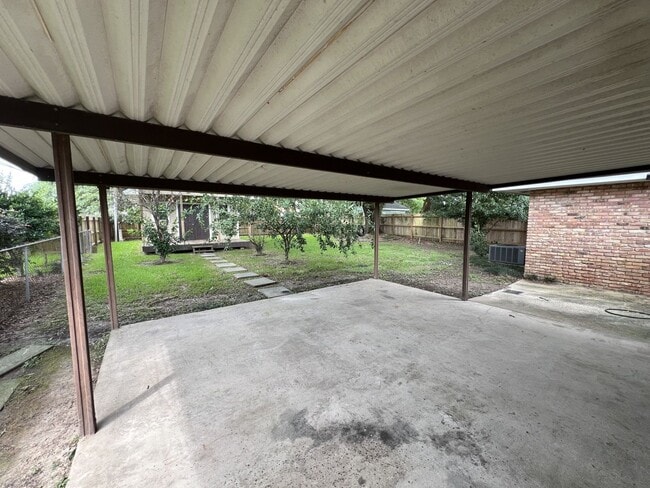 Building Photo - 139 Hickory St