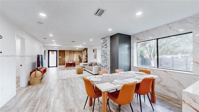 Building Photo - 2525 Garfield St