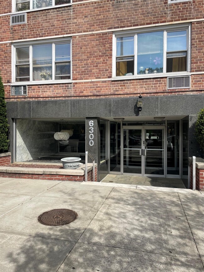 Primary Photo - 6300 Riverdale Ave