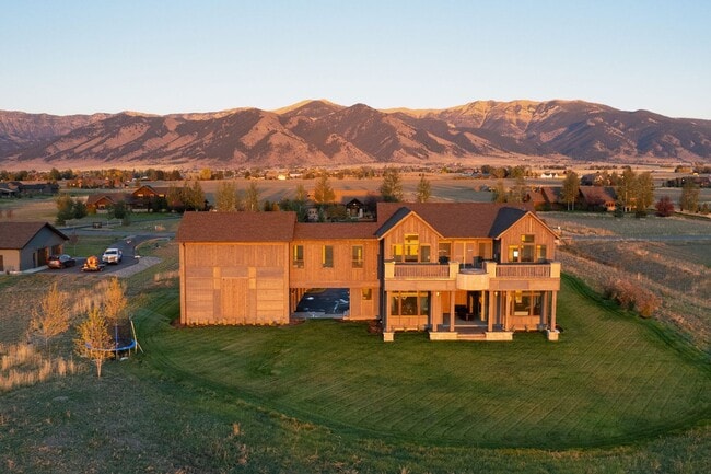 Building Photo - One of a Kind Custom Built Home for Rent i...