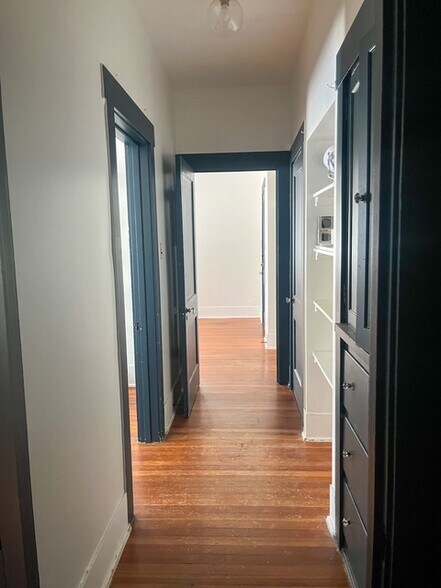 Hallway - 719 W French Plz