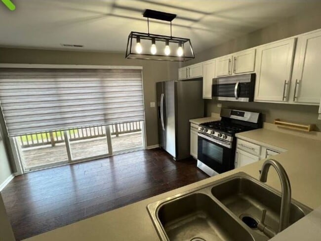 Building Photo - 512 Lincoln Station Dr