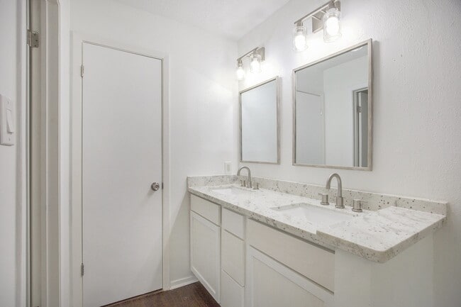 Building Photo - 22515 Colonialgate Dr