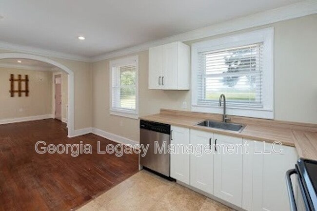 Building Photo - 2615 W Main St