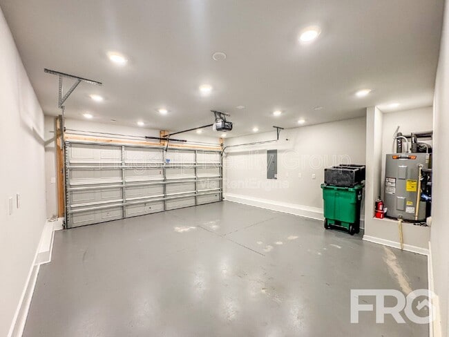 Building Photo - 1313 Riverstone Dr