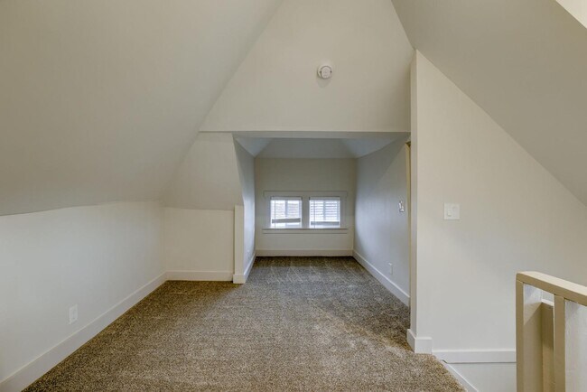 Building Photo - 3509 Howard St